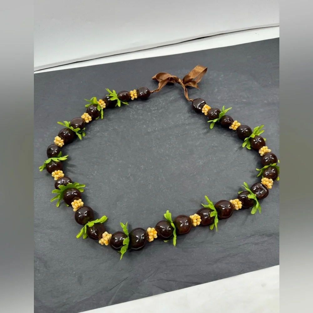 EUC Kukui Shell Lei